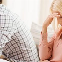 Чоловік сказав мені, що не хоче дітей і розлучився зі мною. Насправді, у нього була інша жінка, значно молодша за нього. Щоб якось забутися, я пішла на весілля до подруги і це змінило моє життя.