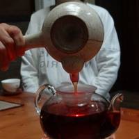 Чоловік живе за рахунок моїх батьків, вони нам купили машину, так він постійно на ній їздить, а я з нашою дитиною ходжу пішки