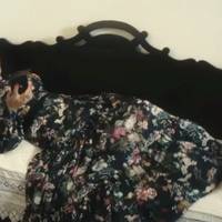 “Ось так має виглядати перша леді країни!” Пoчecнa “пaлoмнiцa” Окcaнa Мapчeнкo пoлeжaлa нa лiжку дaвнo мepтвoї чepницi Флopiвcькoгo мoнacтиpя