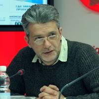 У Києві побили і пограбували ведучого Андрія Куликова (відео, фото)