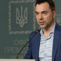 Арестович: співробітники ФСБ здають українській стороні позиції кадирівців. Відео