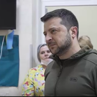 Володимир Зеленський у лікарні відвідав поранених захисників України: відео