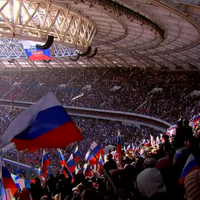 У Москві понад 200 тисяч росіян відсвяткували річницю окупації Криму, поки в Україні вбивають людей (фото та відео)