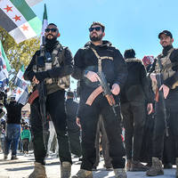 До росії вже прибули перші три сотні сирійських найманців для війни проти України — NYT