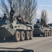 Російська військова колона прямує у бік Донбасу - CNN