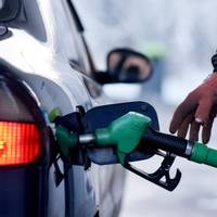 В уряді запевнили, що дефіцит пального ліквідують протягом тижня, але воно здорожчає