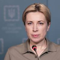 Усіх жінок, дітей та людей похилого віку з 