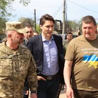 Трюдо приїхав до знищеного окупантами Ірпеня та був шокований наслідками 