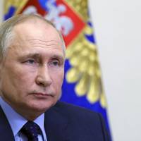 Цинізм, пропаганда та поділ українців: Путін привітав Україну з “Днем победи”