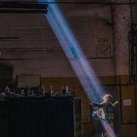 “Очі та голос Азовсталі”: історія військового, якого всі знають завдяки знімку “Світло переможе”