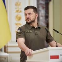 На сході може гинути від 50 до 100 військових за день – Зеленський