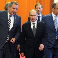 Лавров назвав “немислимим” закриття неба для його літака. Рогозін пригрозив ядерною ракетою