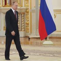 На останньому відео з Путіним його ноги і коліна тремтіли, що посилило чутки про погіршення його здоров’я