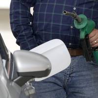 Коли в Україні зникне дефіцит пального: відповідь міністра інфраструктури