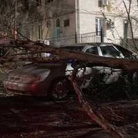 Знесло міст та розвалило дороги: на окупований Крим обрушився ураган