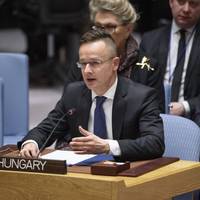 Сійярто: Угорщина не постачає зброю Україні, щоб РФ не обстрілювала угорців Закарпаття