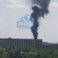 У Донецьку палає черговий склад боєприпасів військ РФ. Містяни публікують фото