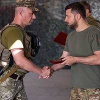 Без втрат вийшов із оточення: Зеленський вручив Золоту зірку підполковнику Олегу Грудзевичу