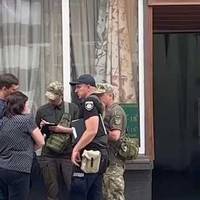 Роздача повісток – це не заклик: у ЗСУ пояснили, навіщо українців викликають до військкоматів