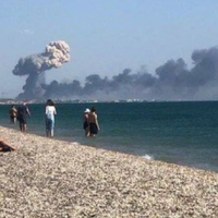 Потужні вибухи на головному військовому аеродромі Криму: Окупанти заявили про евакуацію населення