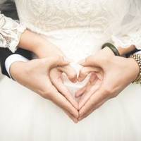 41-річна жінка вийшла заміж за 16-річного сина своєї найкращої подруги: як відреагувала свекруха