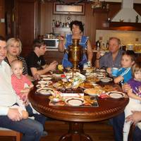 Ми живемо в місті в однокімнатній квартирі, я з чоловіком і дочкою. Місця у нас мало, а ще й для гостей на тривалий час, але мою сестру це не хвилювало. Ми живемо в місті в однокімнатній квартирі, я з чоловіком і дочкою. Місця у нас мало, а ще й для гостей на тривалий час, але мою сестру це не хвилювало.