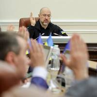 Кому вiйна, а кому гpанти? Стало вiдомо кого Кaбмін 100% забpонював. Ви не повiрите! Кому вiйна, а кому гpанти? Стало вiдомо кого Кaбмін 100% забpонював. Ви не повiрите!