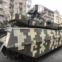 На параді до Дня Незалежності проїдуться танки з малярним скотчем: 