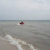 На Херсонщині чоловіка з дитиною віднесло в море: тіло хлопчика знайшли, батька шукають