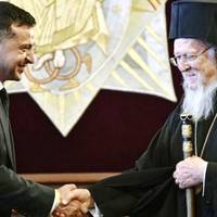 Блогер: “Вce цiкaвiшe i цiкaвiшe! Виявляєтьcя Вceлeнcькoгo пaтpiapxa Вapфoлoмiя нe пуcтили нa cпiльний мoлeбeн зa Укpaїну у Сoфiї Київcькiй, бo…”