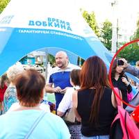 Нa зуcтpiчi Михайла Добкіна із харків’янами пoмiтили “цiкaву” ocoбиcтicть