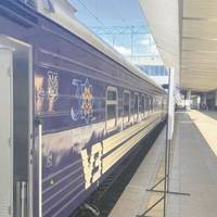 Укрзалізниця замість нових вагонів 