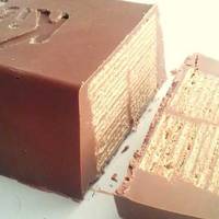 Приготує навіть дитина: неймовірно смачний десерт KitKat з трьох інгредієнтів