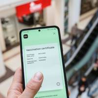 В Україні вводять обов'язкове зчитування QR-коду COVID-сертифікатів: названо суму штрафів за порушення