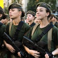 Петиція про скасування військового обліку жінок набрала необхідні голоси: Зеленський поки не відреагував