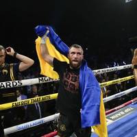 Васuль Ломаченко яскраво нокаутував Камбососа та повернув собі звання чемпіона світу за версією IBF у легкій вазі Васuль Ломаченко яскраво нокаутував Камбососа та повернув собі звання чемпіона світу за версією IBF у легкій вазі