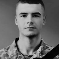 Господи, який гарний та світлий Хлопець. І такий Молодий💔 всього лише 20 років