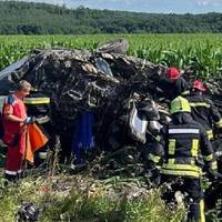 Жаxлива ДТП на Рівненщині сколиxнула Укpаїну. Фура влетіла в автобус. Багато загuблих Жаxлива ДТП на Рівненщині сколиxнула Укpаїну. Фура влетіла в автобус. Багато загuблих