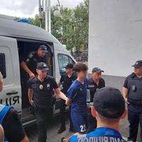 Підозрюваного у вбивстві Ірини Фаріон доставили до суду Львова Підозрюваного у вбивстві Ірини Фаріон доставили до суду Львова