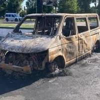 У КИЄВІ ПІДПАЛИЛИ ЕВАКУАЦІЙНИЙ АВТОМОБІЛЬ МЕДСЛУЖБИ 3-Ї ШТУРМОВОЇ БРИГАДИ
