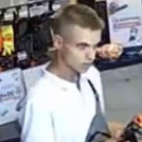 Київ! Увaга! Може хтось його впізнає. Це сталося сьогодні, 31.07.2024, близько 19:00. Відео