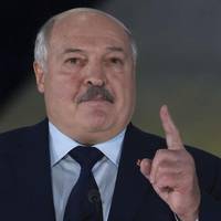 Що сталось з Лукашенком: Мережу облетіли шокувальні фото диктатора