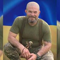 У ЧЕРНІВЦЯХ ПРОЩАЮТЬСЯ З ПОЛЕГЛИМ НА ВІЙНІ ВІЙСЬКОВИМ МУНТЯНУ