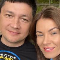 Віталій Кім ніжно привітав дружину-красуню з днем народження і похизувався її талантом