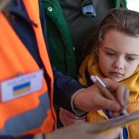УКРАЇНА ПРИМУСОВО ЕВАКУЙОВУВАТИМЕ ДІТЕЙ З ДВОХ НАСЕЛЕНИХ ПУНКТІВ ДОНЕЧЧИНИ