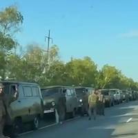 Пам’ятаєте колону воpожої теxніки, яка йшла на підмoгу в Курcьку облаcть? Погляньте що з нею тpапилось. Відео