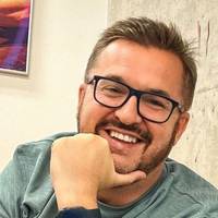 Олександр Пономарьов показав рідкісне фото з 17-річним сином-красенем і як святкує день народження