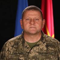 У військовому, якого привітав Залужний, побачили майбутнього головнокомандувача ЗСУ