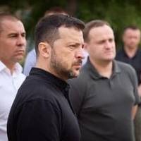 ЗЕЛЕНЬСКИЙ ПРО ЗАГИБЕЛЬ ЧОЛОВІКА З МАЛЕНЬКИМ СИНОМ У КИЇВСЬКІЙ ОБЛАСТІ: РОСІЯНИ НЕ МАЮТЬ ЖОДНИХ ГЕОГРАФІЧНИХ ОБМЕЖЕНЬ НА ЗАСТОСУВАННЯ ЗБРОЇ