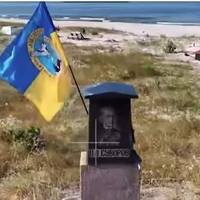 ЗСУ встановили українській прапор на пам’ятник Суворову на Кінбурнській косі